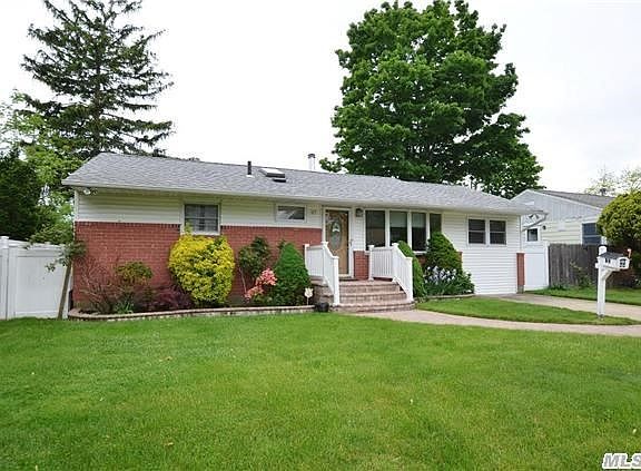 2nd image of 27 Janet Dr