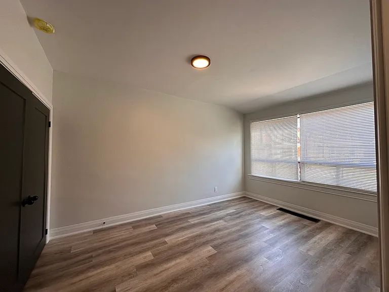 128 Wentworth St N #1 — Photo 9