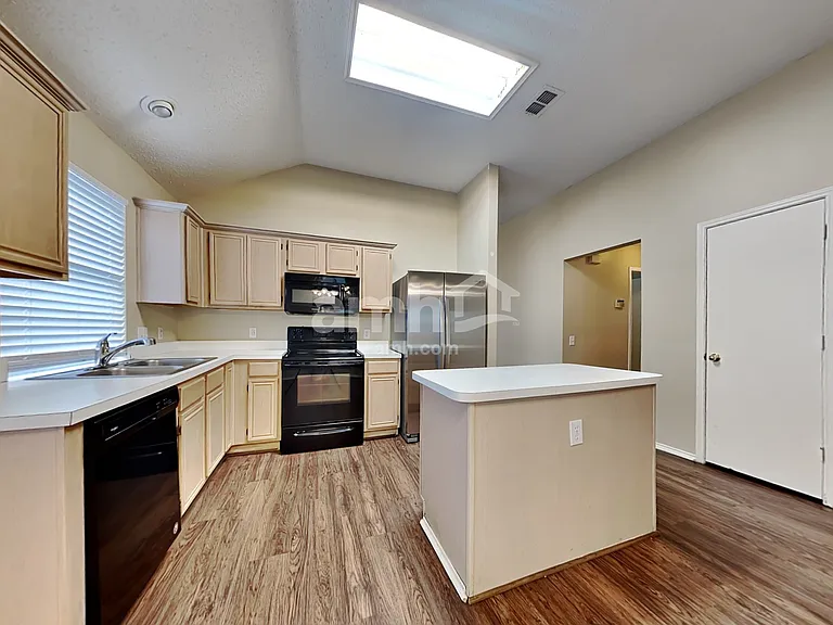 5221 Vista Verde Dr — Photo 3