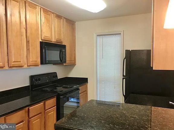 5th image of 3175 Summit Square Dr Unit 5-B12