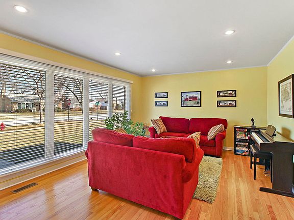 4th image of 8928 Olcott Ave