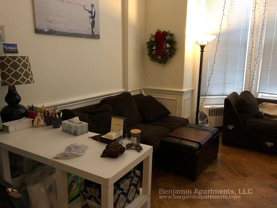 2nd image of 265 Clarendon St #1R1
