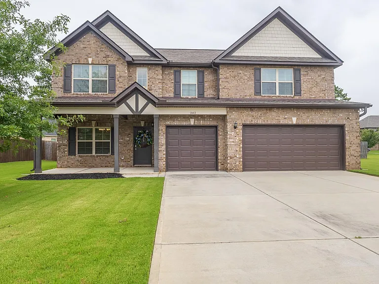 202 Warhawk Dr — Photo 1