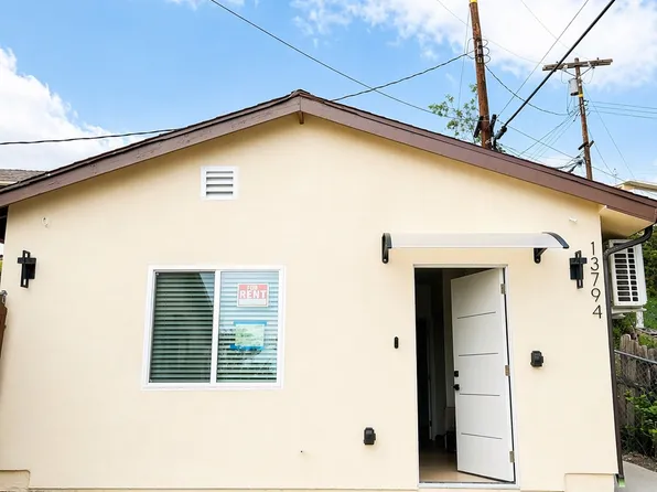 13794 Marchant Ave, Sylmar, CA 91342