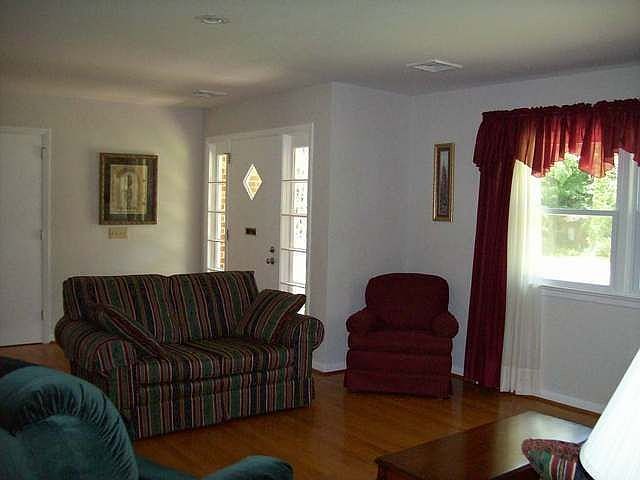 2nd image of 1137 Azalea Dr
