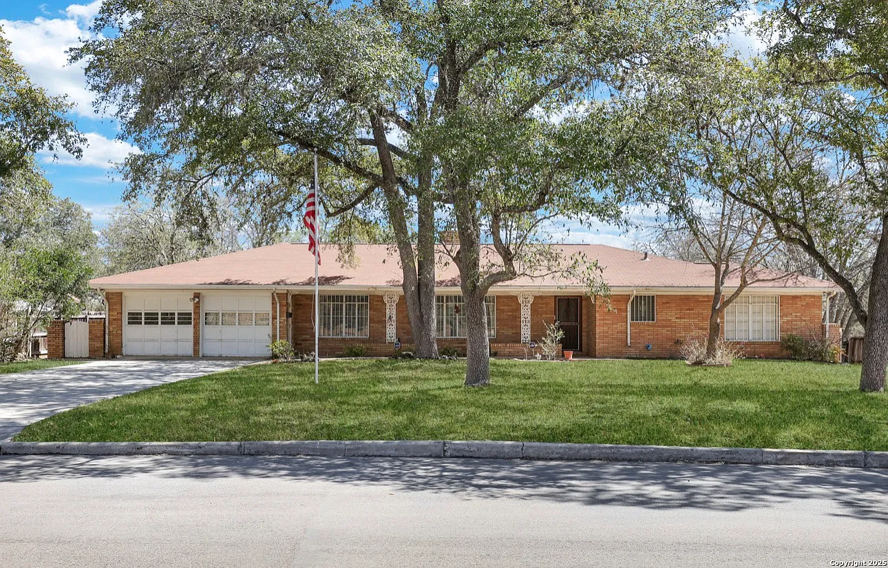 2 bed, 1938 sqft, $2,900 — Photo 1