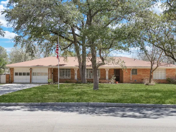 8002 Robin Rest Dr, San Antonio, TX 78209