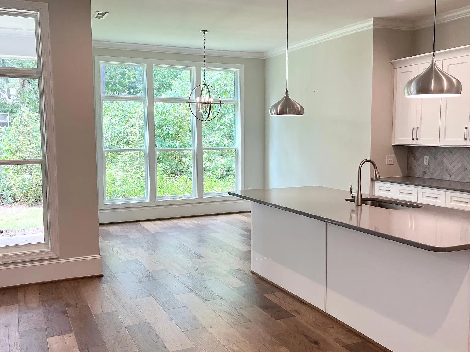 3 bed, 2.5 bath, 2413 sqft, $3,200 — Photo 4