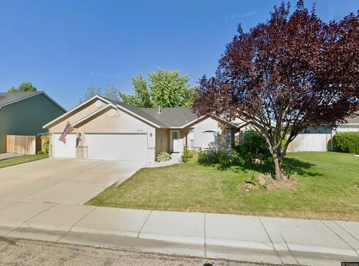 3 bed, 1387 sqft, $2,300 — Photo 1