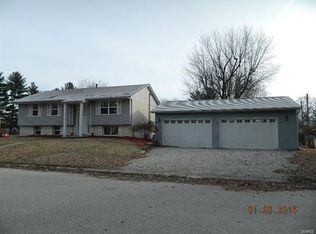 341 Neptune Ln, Godfrey, IL 62035