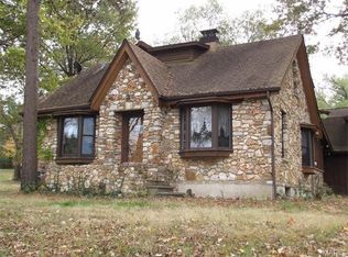 1652 Smizer Mill Rd, Fenton, MO 63026