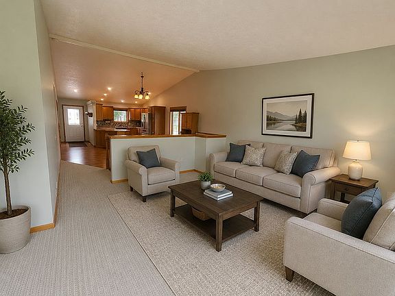 4th image of 2901 11th St SE