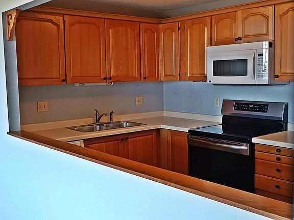 4th image of 1425 W 28th St APT 618