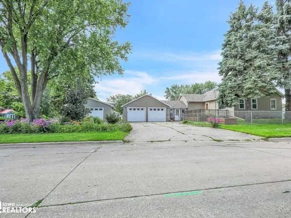 1119 S 5th Ave E, Newton, IA 50208