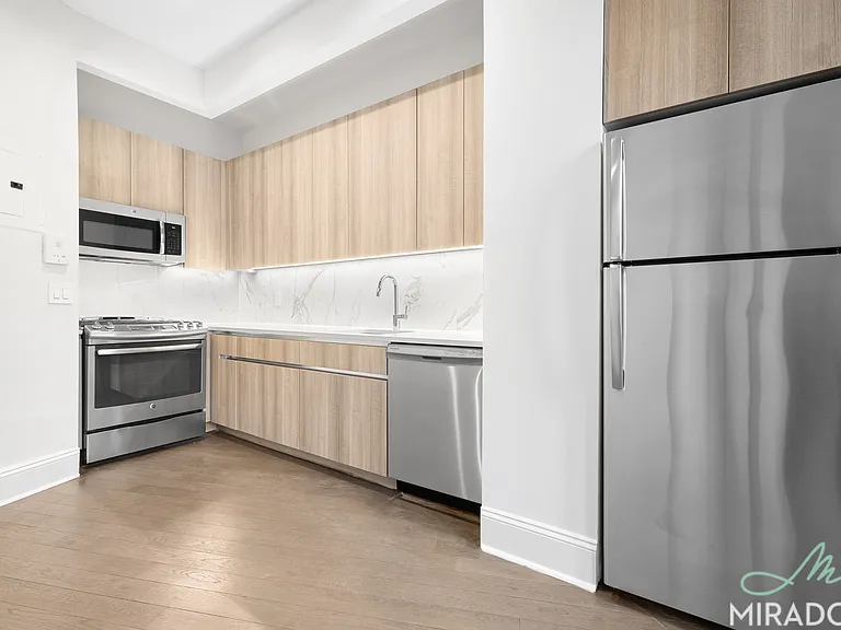 15 Park Row #4A — Photo 3