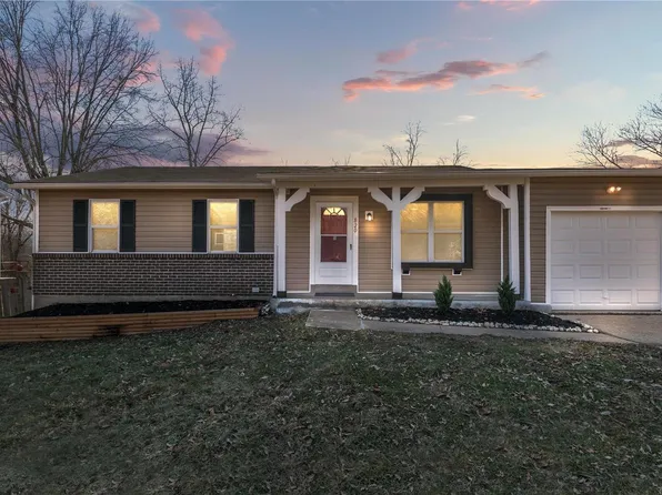 820 Prigge Rd, Saint Louis, MO 63138