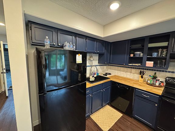 4th image of 110 Glenview Dr #1