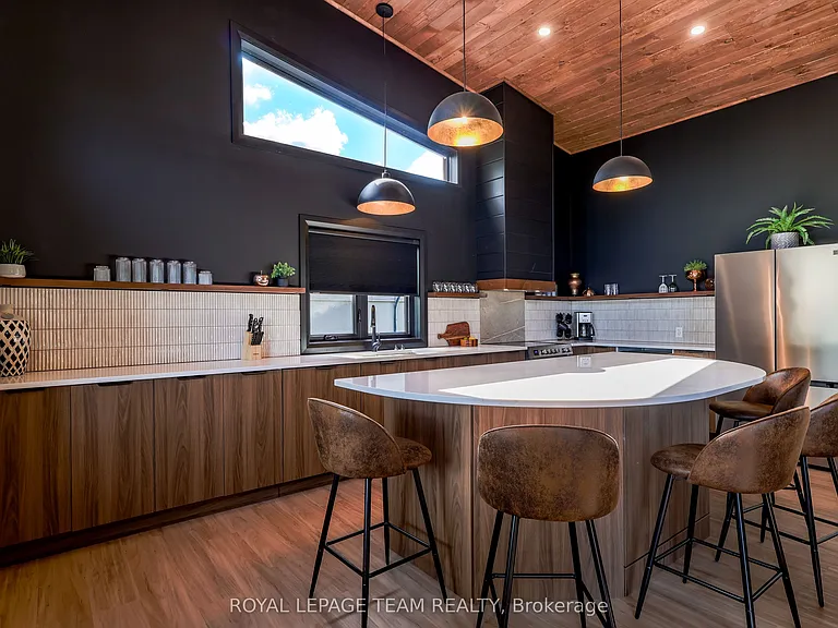 177 Rideau St — Photo 9