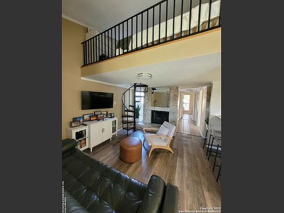 5th image of 3843 Barrington St APT 204A