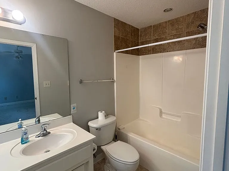 277 N Oak Ave — Photo 10
