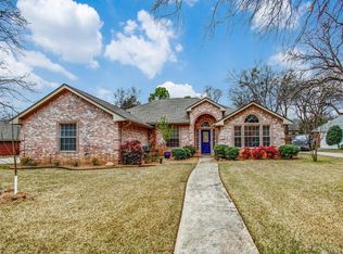 713 Newport Rd, Fort Worth, TX 76120