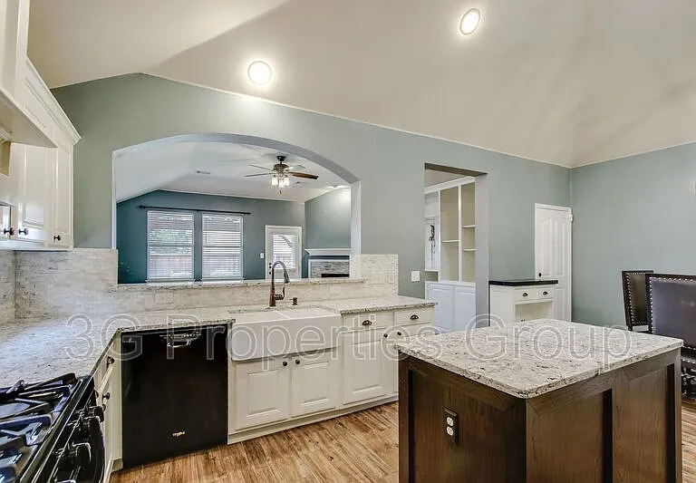 4516 Highridge Dr — Photo 15