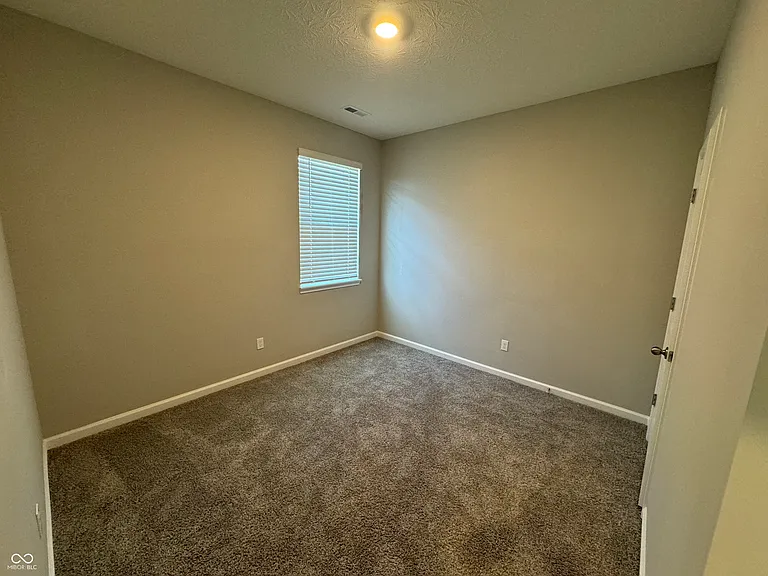 855 Downey Ln — Photo 4