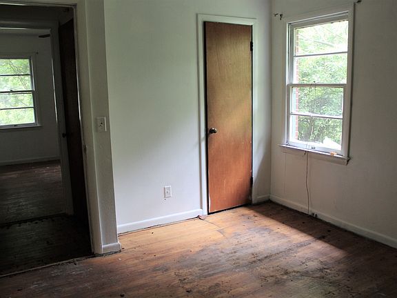 3rd image of 3423 W College St