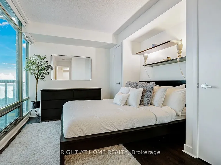 81 Navy Wharf Ct #2316 — Photo 25