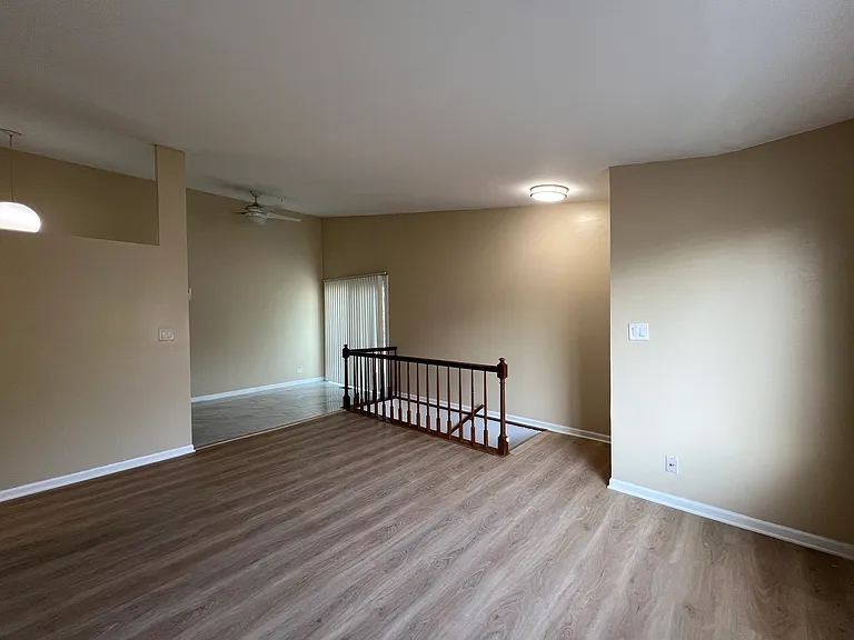 341 Jefferson Ct — Photo 3