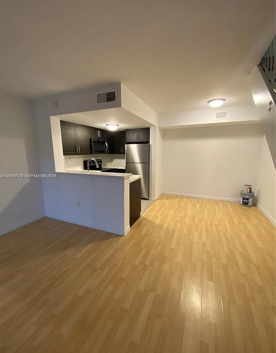 Coral Pointe Townhomes Co — Photo 3