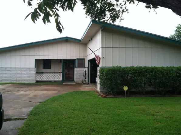 2835 Delta Dr, Port Arthur, TX 77642