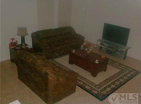 4th image of 425 S Meadowbrook Dr S #103