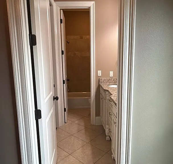 9572 Rochel Dr — Photo 23