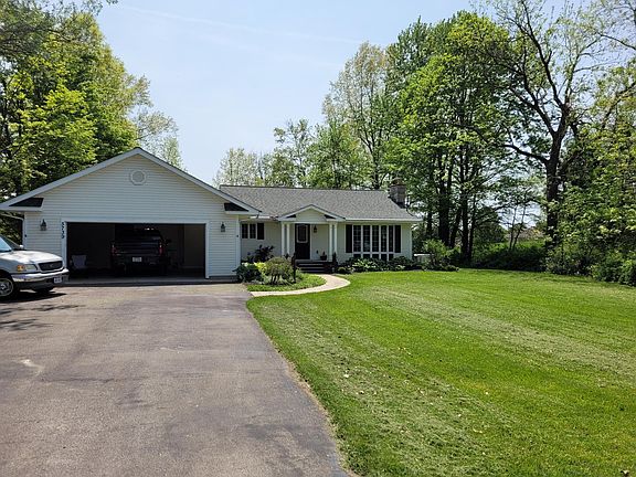 Front access driveway and 2 car garage. Full size truck fits with ease. PLEASE WATCH HEIGHT LIMITS. HOUSE ENTRANCE THROUGH GARAGE . DOOR ENTERS MUD ROOM IN GARAGE ENTRANCE.