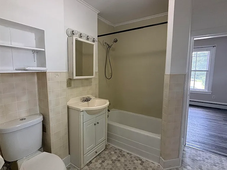 27 Upper Welden St #2 — Photo 11