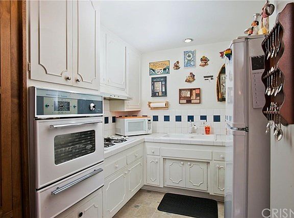 3rd image of 19222 Avenue Of The Oaks Unit E