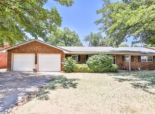 223 Sandalwood Ln, Levelland, TX 79336