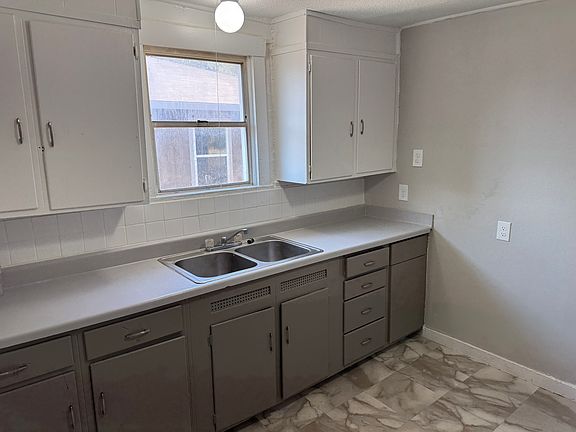 3rd image of 823 Garrison St #A