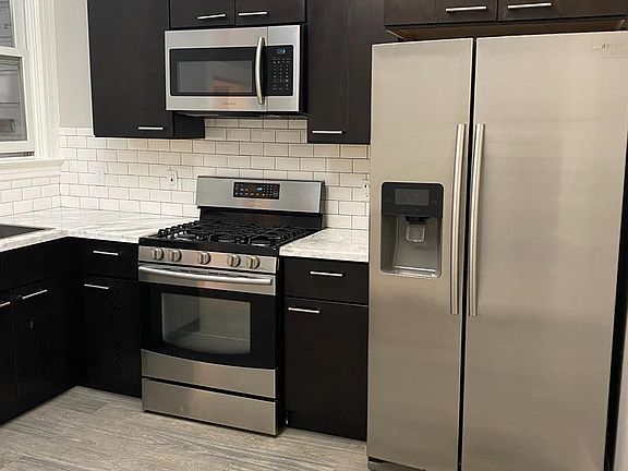 2nd image of 3025 Fillmore St