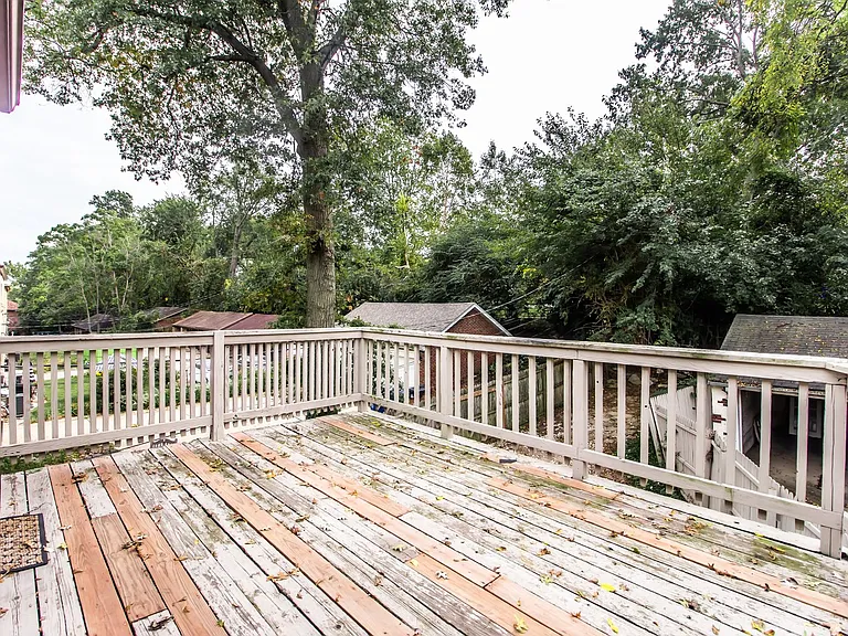 (292) 7366 Pershing — Photo 24