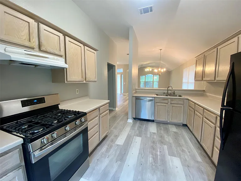 5710 Lark Creek Dr — Photo 6