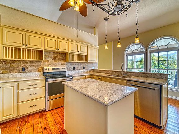 4th image of 2984 Bear Ln