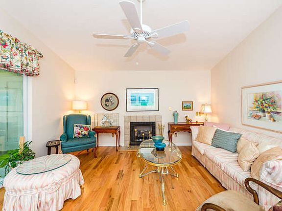 3rd image of 301 Fox Den Ct