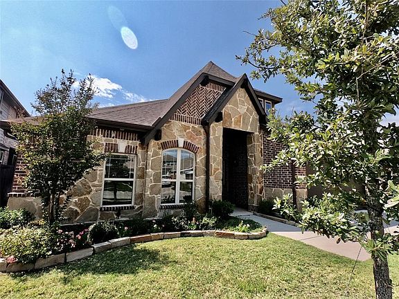 2nd image of 920 Foxglove Dr