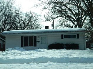 447 N Lakeshore Dr, Mundelein, IL 60060