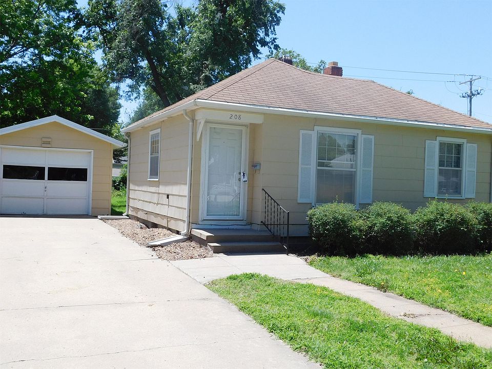 1st image of 208 E Jewell Ave