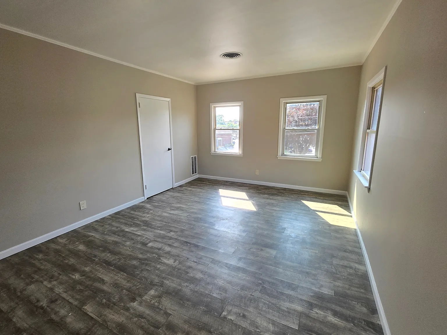 Studio, 675 sqft, $1,500 — Photo 2