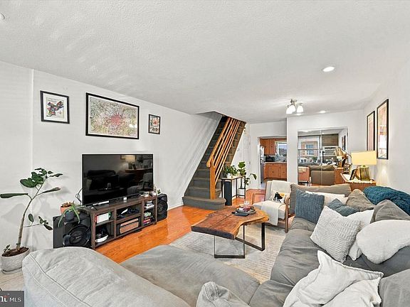 3rd image of 1931 S Iseminger St