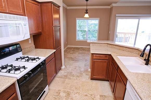 2nd image of 902 Dianthus Ln